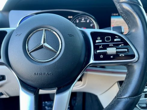 Used 2019 Mercedes-Benz E 300 image 35
