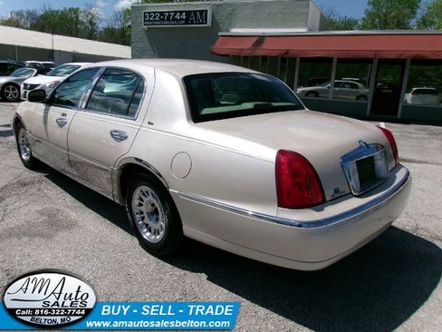 Used 2000 Lincoln Town Car Cartier RWD image 3