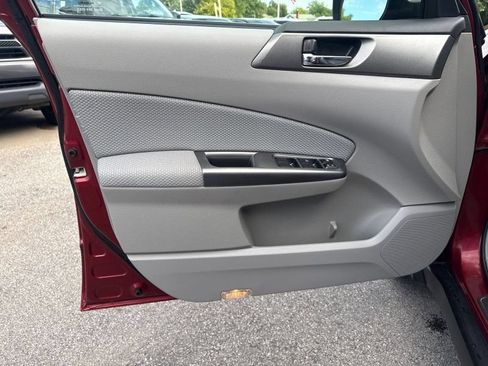 Used 2012 Subaru Forester 2.5X Premium AWD/4WD image 9