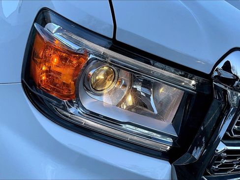 Used 2022 GMC Canyon Denali image 33