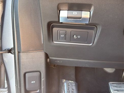 Used 2020 Land Rover Range Rover Evoque R-Dynamic SE image 22