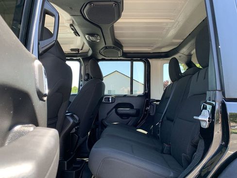 Used 2023 Jeep Wrangler Unlimited image 29