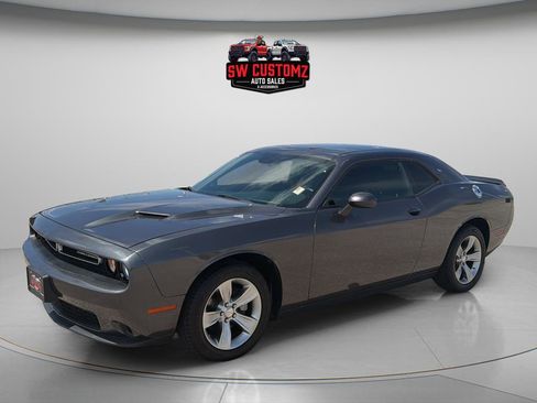 Used 2023 Dodge Challenger SXT image 3