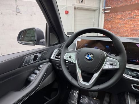 New 2026 BMW X7 xDrive40i w/ Premium Package image 13