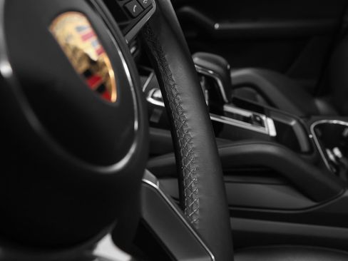Certified 2023 Porsche Cayenne AWD/4WD image 33