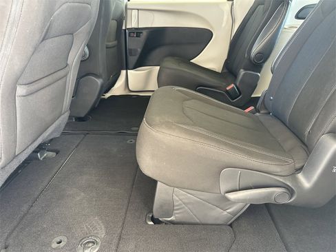 Used 2022 Chrysler Voyager LX image 29