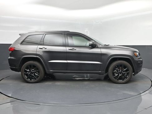 Used 2021 Jeep Grand Cherokee Laredo X AWD/4WD image 2