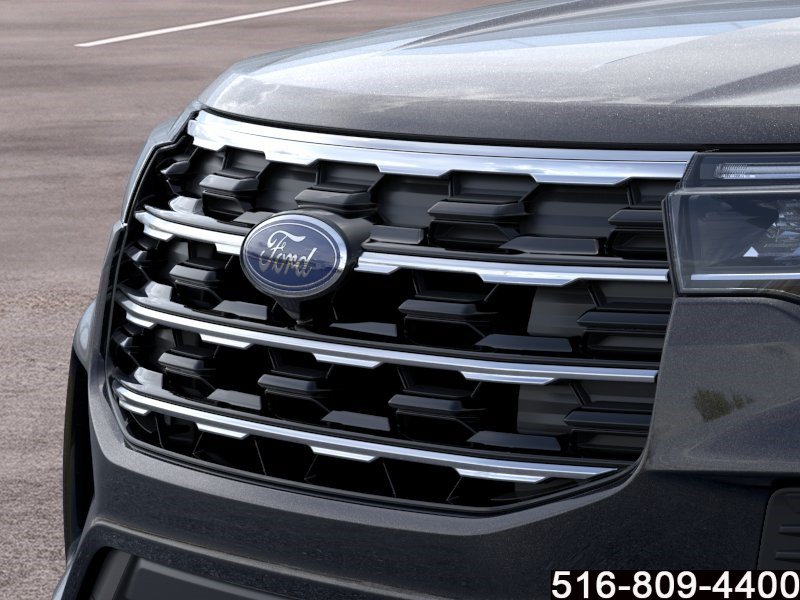 Used 2025 Ford Explorer Active AWD/4WD image 18
