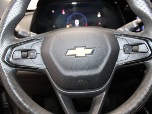Used 2025 Chevrolet Trax LT FWD image 27