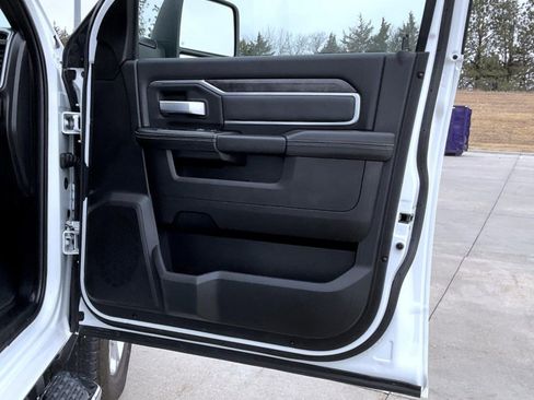 Used 2024 RAM 2500 Big Horn AWD/4WD image 17