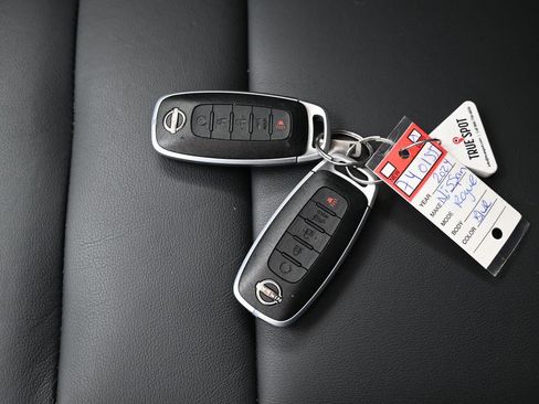 Used 2024 Nissan Rogue SL w/ SL Premium Package image 30