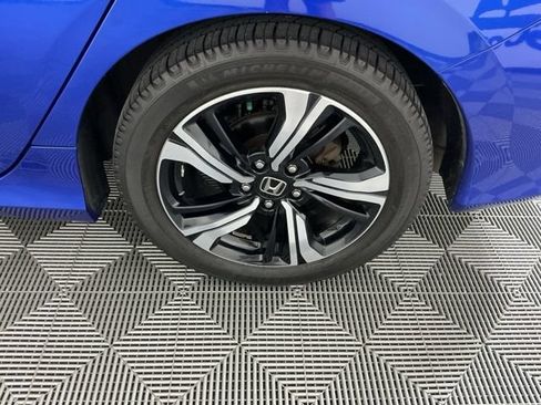 Used 2018 Honda Civic Touring image 17