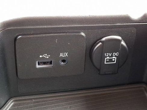 Used 2017 RAM 1500 Express image 24