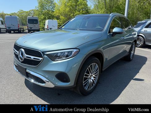 Certified 2025 Mercedes-Benz GLC 300 4MATIC image 4