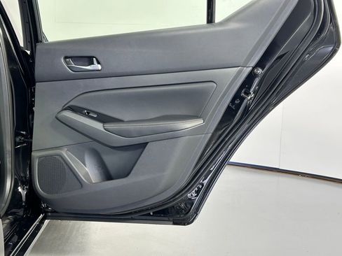 Used 2025 Nissan Altima 2.5 SL image 12