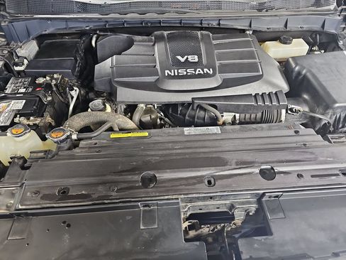 Used 2019 Nissan Titan SV w/ SV Convenience Package AWD/4WD image 35