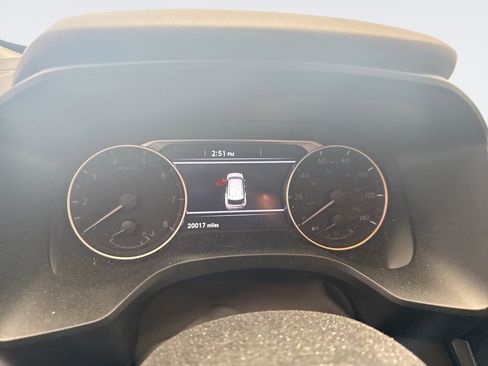 Used 2023 Nissan Rogue S AWD/4WD image 9