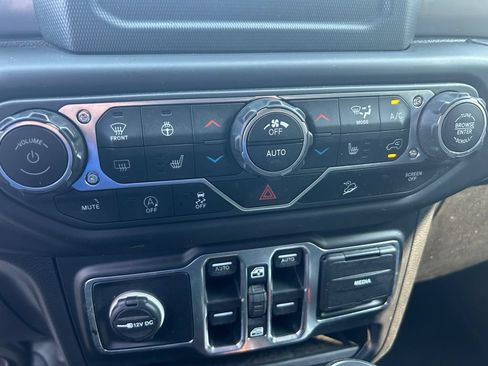 Certified 2018 Jeep Wrangler Unlimited Sahara w/ Cold Weather Group AWD/4WD image 25