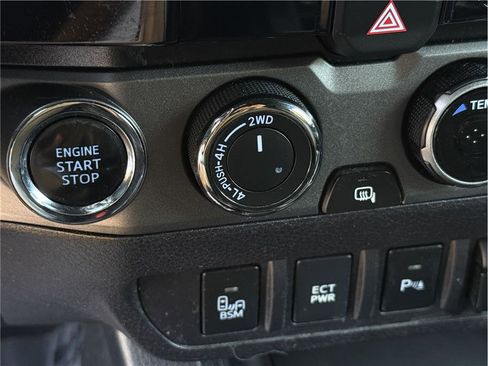 Used 2018 Toyota Tacoma TRD Pro AWD/4WD image 16