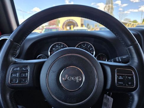 Used 2016 Jeep Wrangler Unlimited Rubicon w/ Connectivity Group image 15