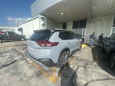 Used 2021 Nissan Rogue SL w/ Premium Package AWD/4WD image 4