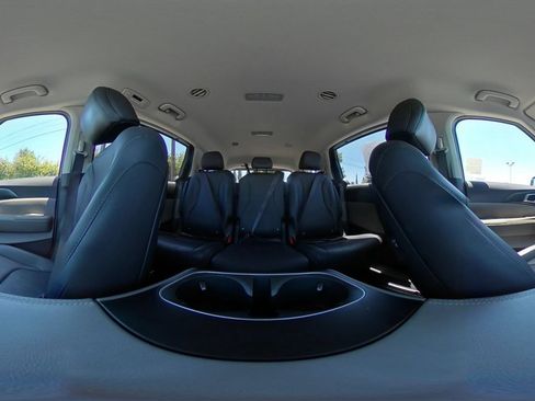 Used 2026 Kia Carnival FWD image 45