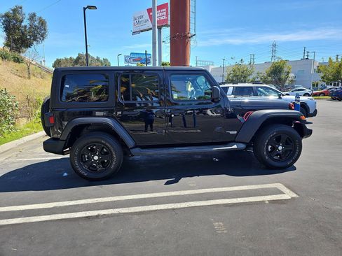 Used 2021 Jeep Wrangler Unlimited Sport AWD/4WD image 8