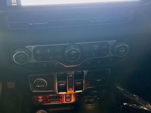 Used 2026 Jeep Wrangler Unlimited Rubicon image 16