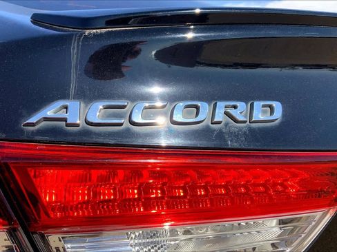 Used 2018 Honda Accord Sport image 33