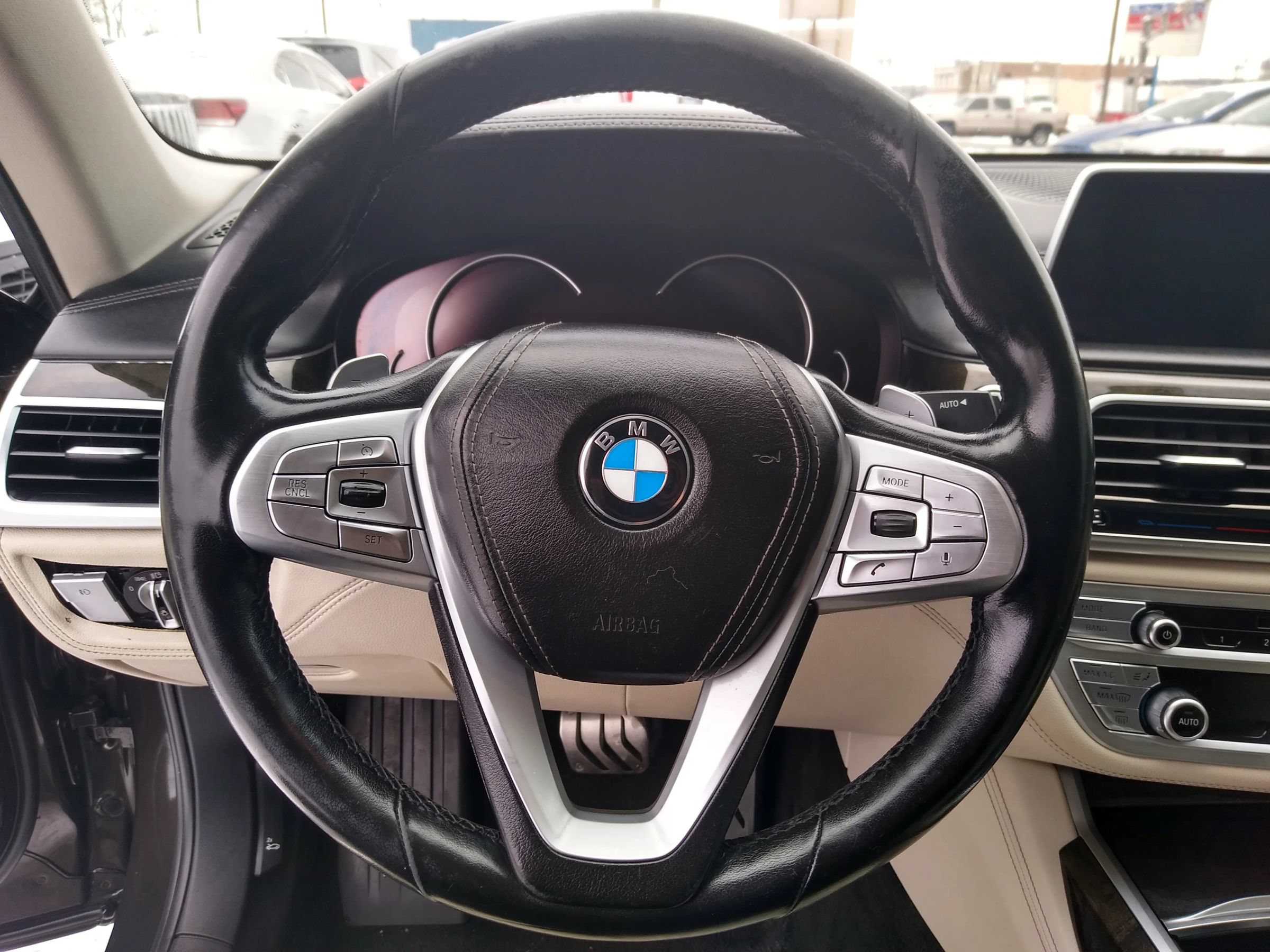 Used 2016 BMW 750i xDrive AWD/4WD image 10