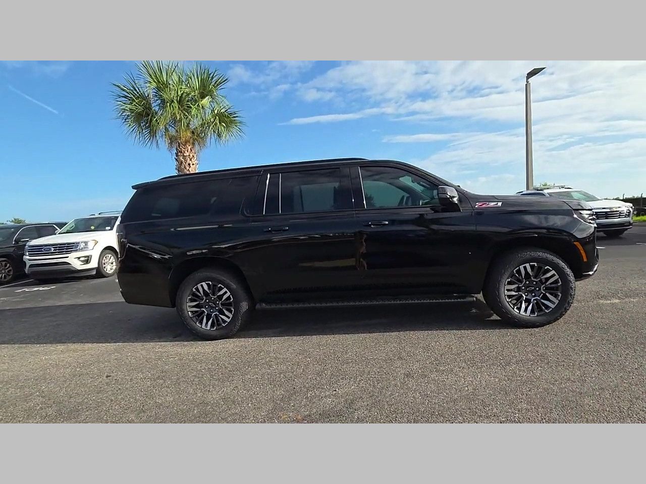 New 2026 Chevrolet Suburban Z71 w/ Z71 Off-Road Package AWD/4WD image 18