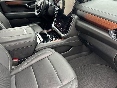 Used 2025 GMC Yukon Denali image 16