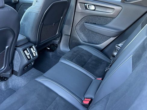 Used 2023 Volvo XC40 B5 Plus w/ Protection Package Premier AWD/4WD image 12