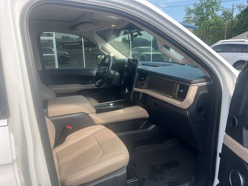 Used 2024 Ford Expedition Limited RWD image 13
