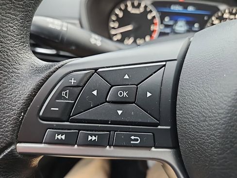 Used 2024 Nissan Altima 2.5 SV FWD image 12