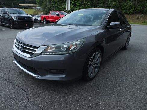 Used 2015 Honda Accord Sport image 7
