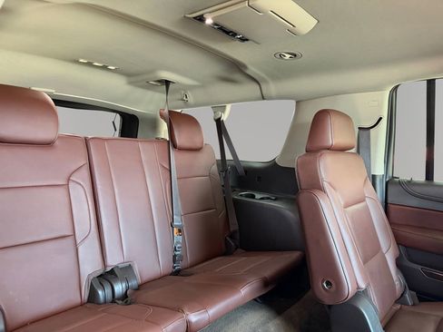 Used 2015 Chevrolet Suburban LTZ RWD image 25