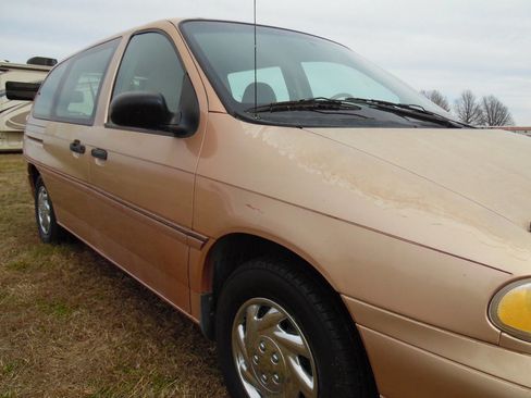 Used 1995 Ford Windstar LX image 16