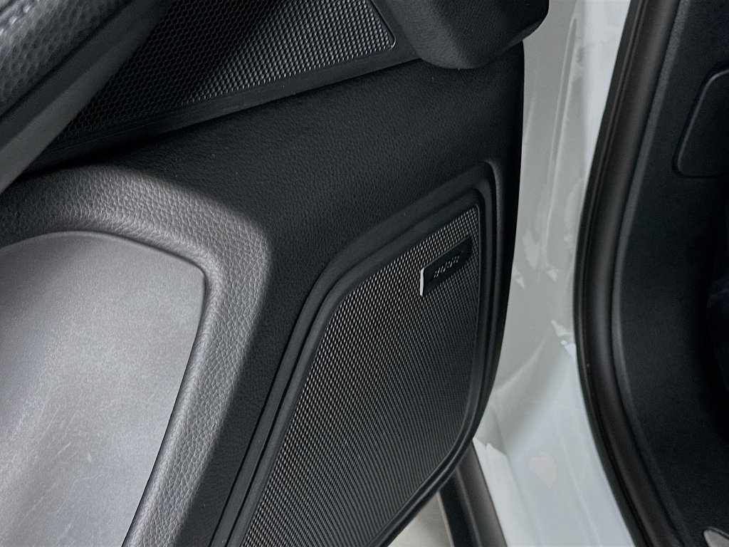 Certified 2025 Porsche Macan AWD/4WD image 21