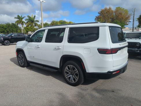 Used 2025 Jeep Wagoneer Series II AWD/4WD image 9