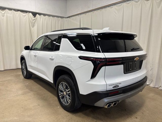 Used 2025 Chevrolet Traverse LT FWD image 6
