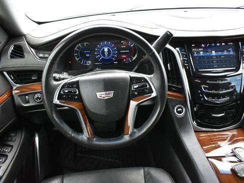 Used 2017 Cadillac Escalade Luxury RWD image 11