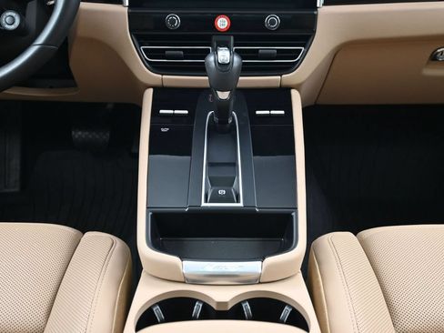 Used 2024 Porsche Macan Turbo AWD/4WD image 10