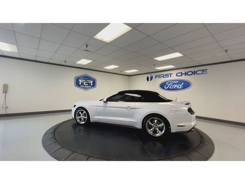 Used 2016 Ford Mustang Premium image 7