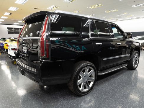 Used 2017 Cadillac Escalade Luxury image 6