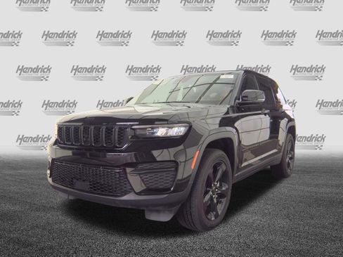 Used 2024 Jeep Grand Cherokee Altitude AWD/4WD image 2