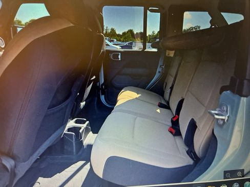 Used 2023 Jeep Wrangler Unlimited Sahara w/ LED Lighting Group AWD/4WD image 9