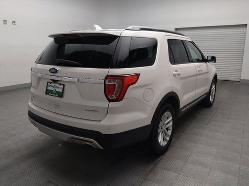 Used 2017 Ford Explorer XLT w/ Equipment Group 202A FWD image 9