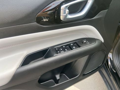 Used 2025 Jeep Compass Limited image 20