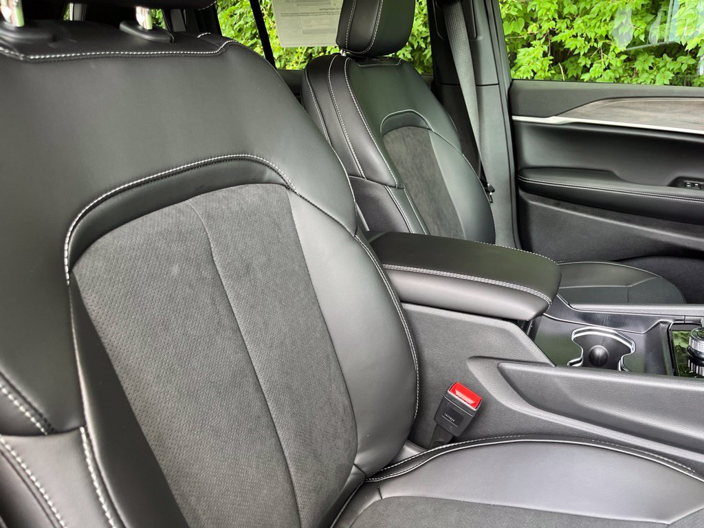 New 2026 Jeep Grand Cherokee Altitude AWD/4WD image 36
